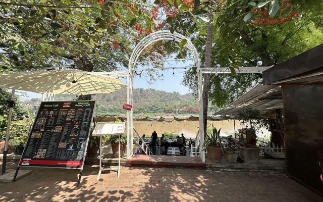 Villa Thida Mekong Riverside