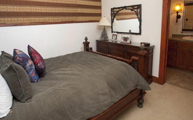 Robason  6 Bedroom Home by RedAwning