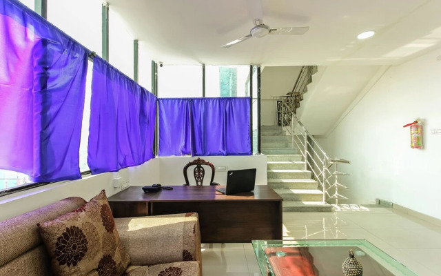 OYO 24993 Royal Inn Hotel