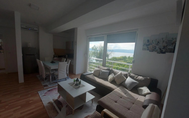 APARTMENT ANA v-Peshtani