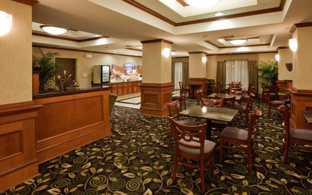 Holiday Inn Express Ada by IHG