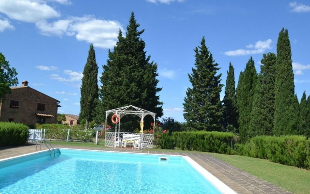 Romola Retreat: Tuscan Escape