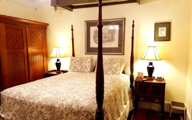 Lion's Inn Bed and Breakfast