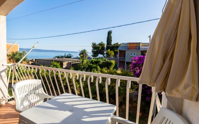 Captivating 1-bed Apartment in Podstrana