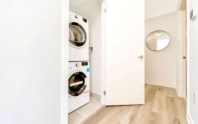 Luxury 1BR Condo - Private Balcony City Views