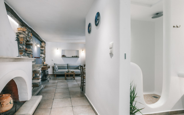 Arco Naxos Luxury Apartments