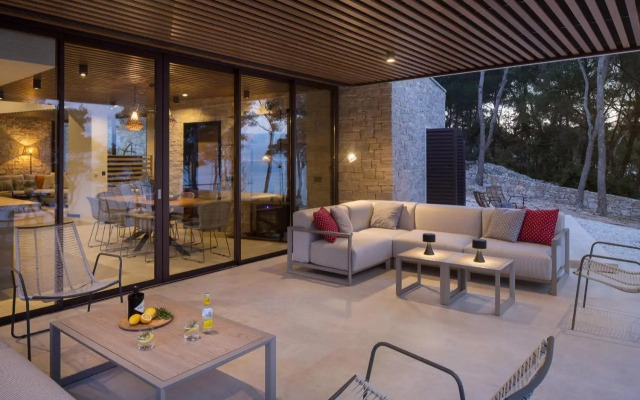 Vale Residence - exclusive & private property by the sea