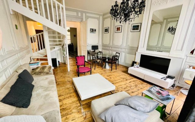 T4 apartment in the heart of old Bordeaux close to all amenities