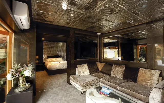 the sea lounge accommodation
