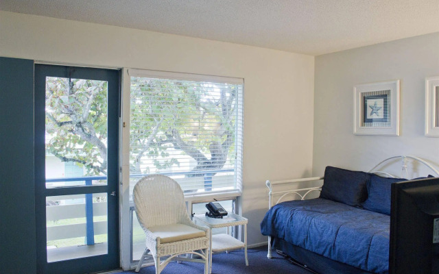 Seaspray Surf Lodge