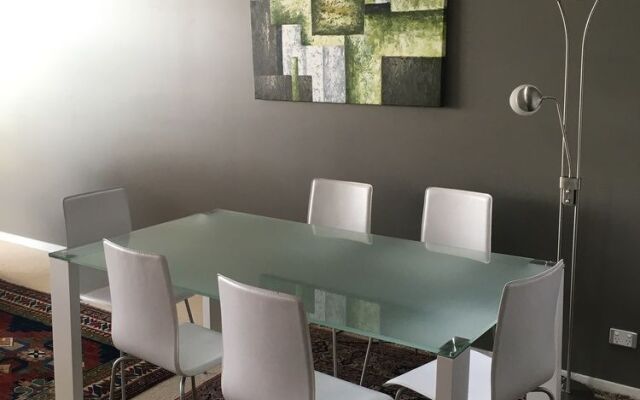 City Escape 3BD in Adelaides East End 7