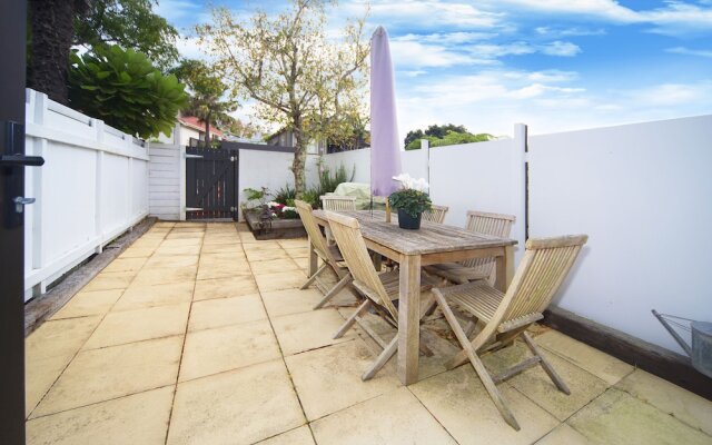 QV Quiet & light filled Townhouse - 456