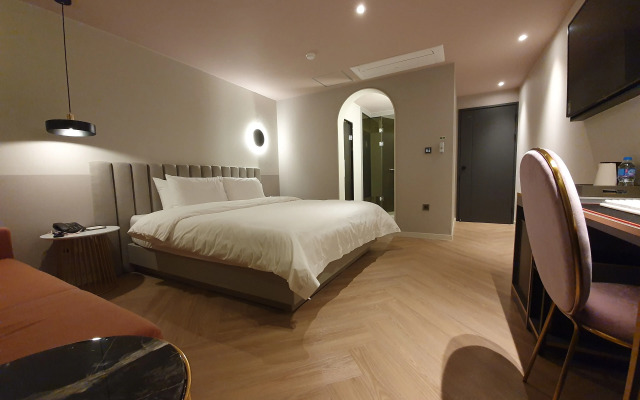 Button Hotel
