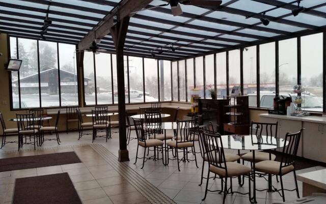 Days Inn & Suites by Wyndham Spokane