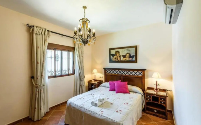 Cortijo Angela Vinuela by Ruralidays