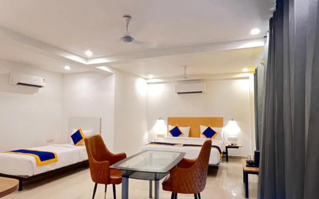 OYO Rooms 813 near Omaxe City Centre