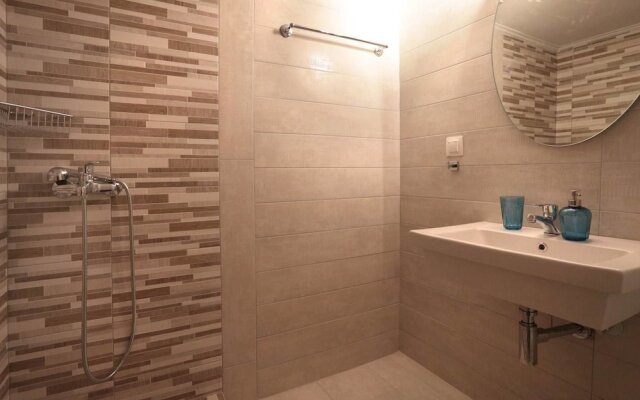 Pale Coloured Apt in Athens Historic Centre