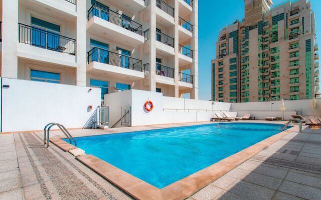 Lofty apt with panoramic view terrace