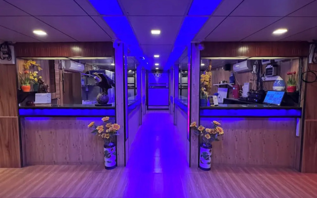 Oasis Floating Hotel Yangon