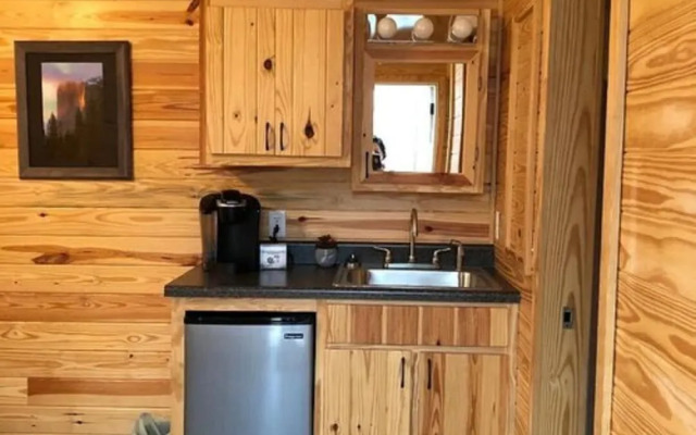 Queen's Inn By the River