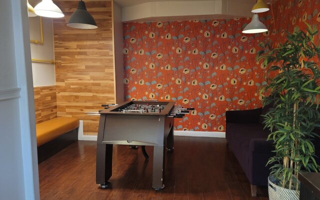 Ansonia Hotel - Hostel