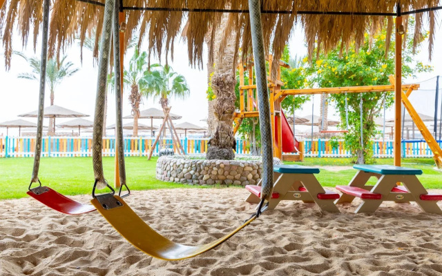 Fort Arabesque Beach Resort