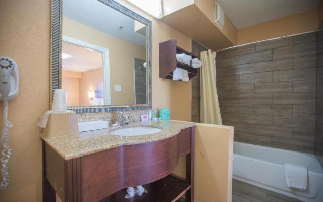 The Crossroads Hotel & Suites