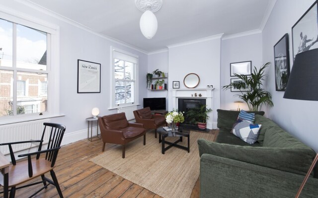 Stylish 2BR Apartment Near Hackney