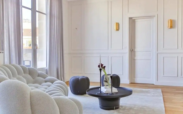 Design Passy Terrace 2 Bedroom Apt With Balcony in Paris