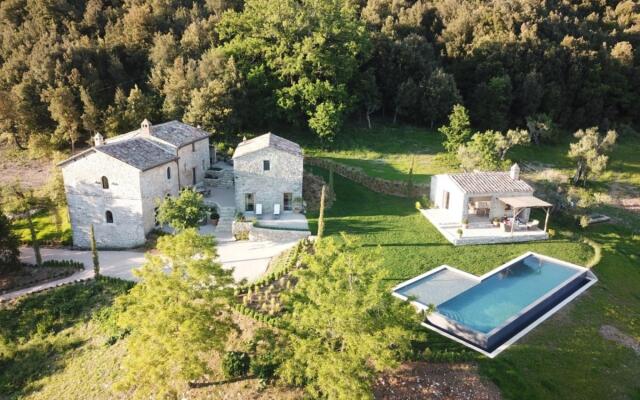Luxury Villa Inside a Splendid Estate-villa Piuma