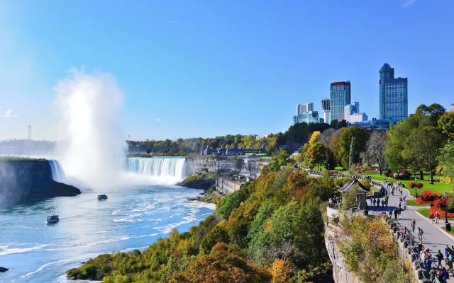 The Brock Niagara Falls Fallsview, Tapestry by Hilton