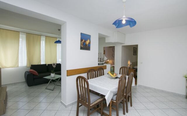 Apartment Neno Grebastica