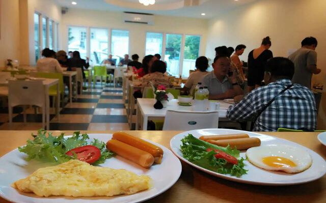 Trat Center Hotel