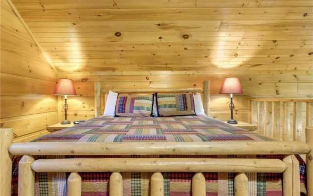 Bearadise 1 Bedroom Home with Hot Tub