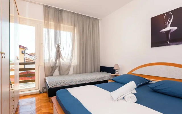 Spacious 2 Bedroom Apartment With Balcony