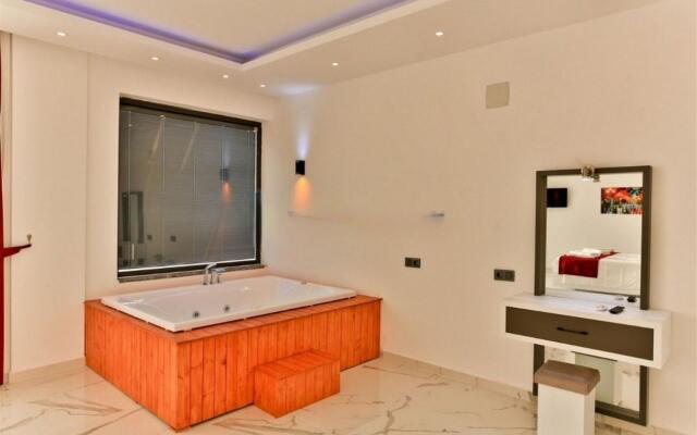 Villa With Jacuzzi Hammam Sauna and Pool in Kas