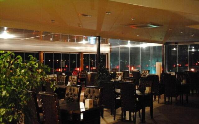 Cem Hotel