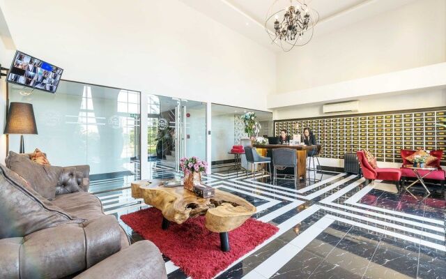 Venetian Suites by Favstay