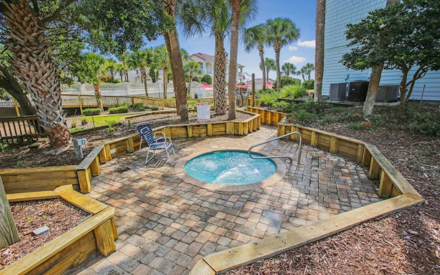 View Ocean & Racquet 8315