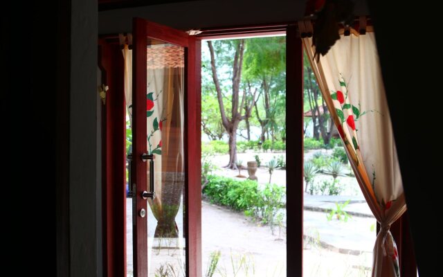 Biru Meno Beach Bungalows