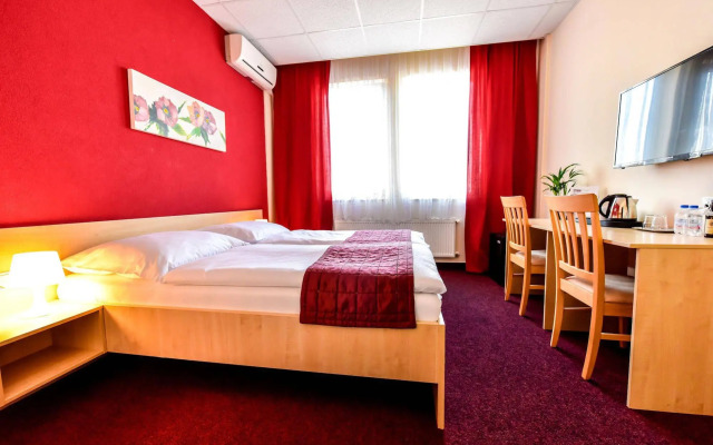 City Hotel