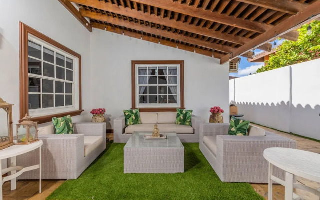 Remodeled 3br2ba Cozy Central Private Pool
