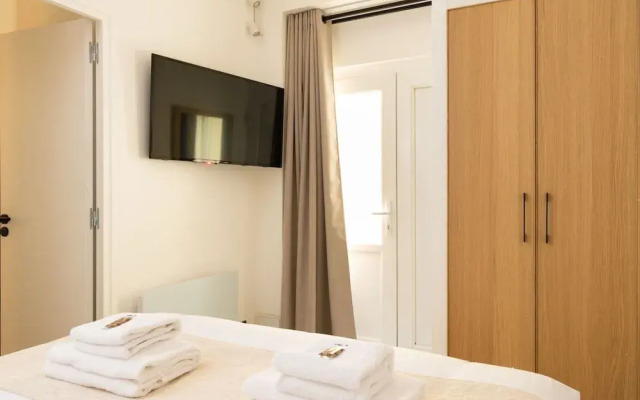 Elegance & Comfort With A/C in the Heart of 11th