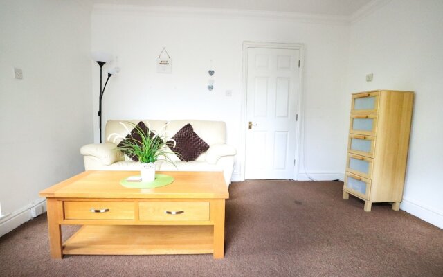 2 Bedroom Flat Near Angel