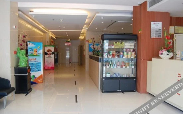 A Home Chain Hotel (Jinjiang Airport Huzhong)