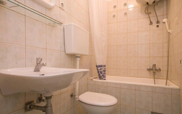 Amazing Apartment in Posedarje With 3 Bedrooms and Wifi