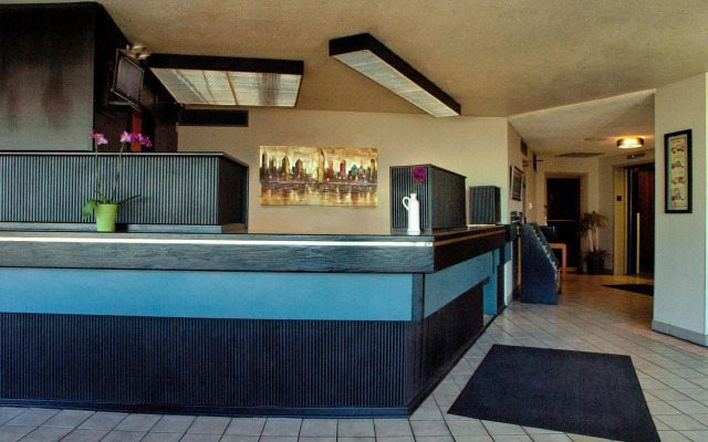 Inn At The Convention Center
