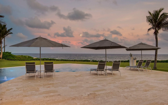 Exquisite Villa w Stunning Ocean Views Gym Golf