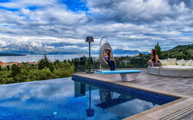 Luxurious Villa Kastro