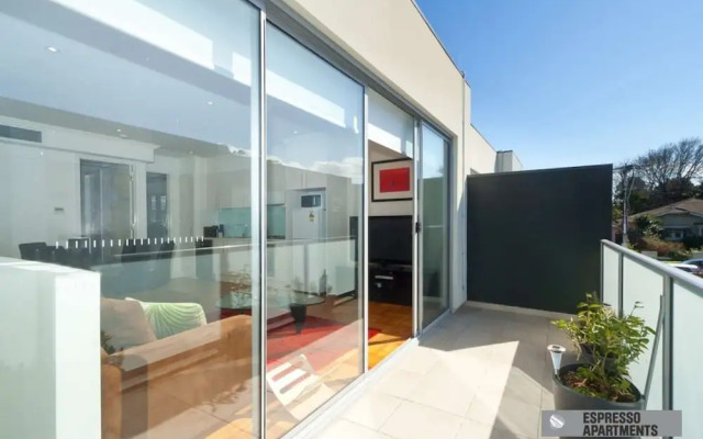 Caulfield Executive Apartment